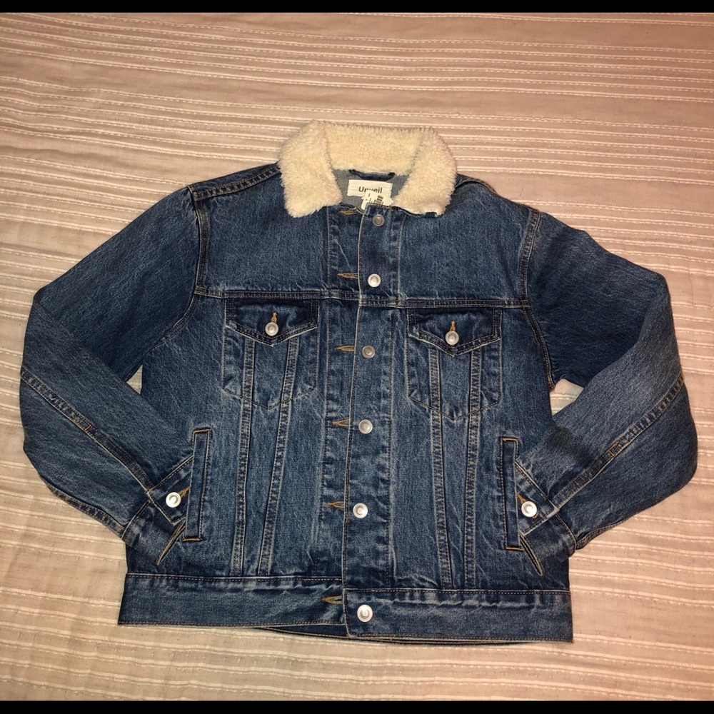 BLUE JEAN JACKET W/ FUR COLLAR